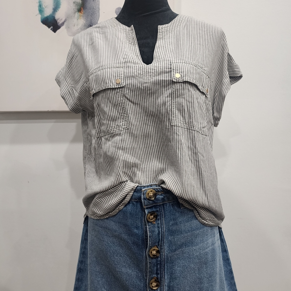 Women's Jones New York,  size L, grey white pinstripe blouse short sleeve blouse